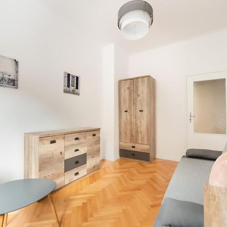 Plac Zbawiciela 3-Bedroom Apartment Warsaw Exterior photo